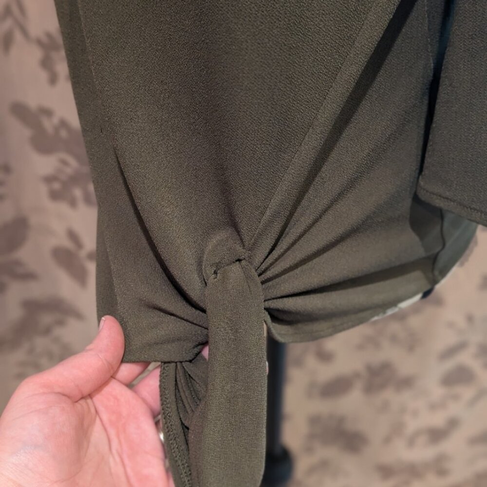 Banana Republic Olive Green Side Tie Blouse, Size S, Excellent Used Condition! - Picture 4 of 7